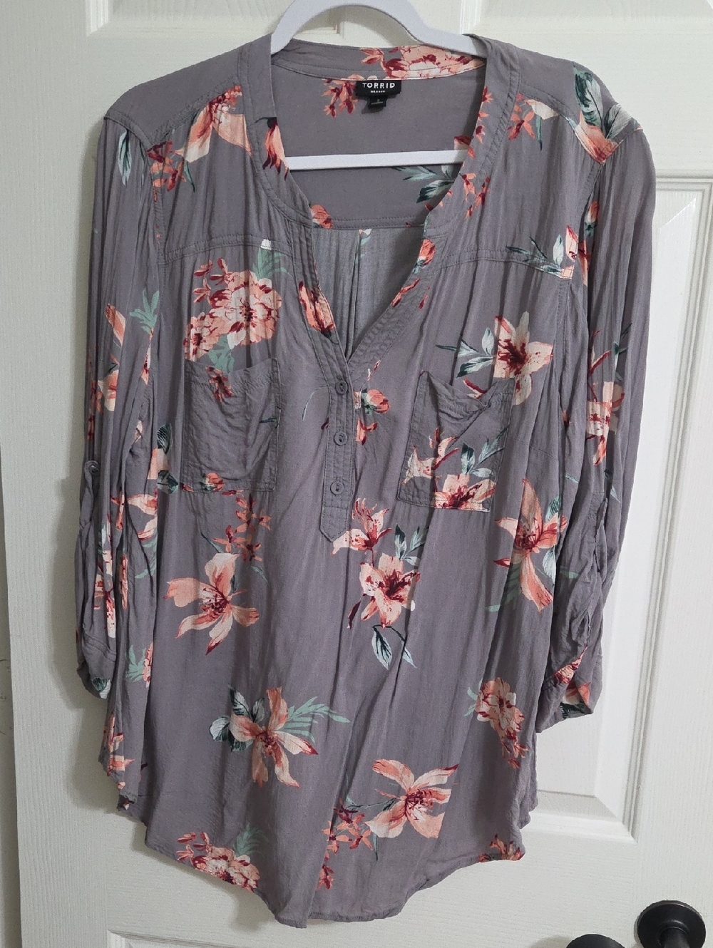 Torrid Size 2- Harper Challis Grey Floral Button-Front 3/4 Sleeeves Top